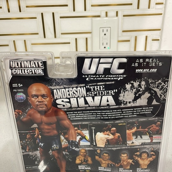 NIP 2010 Round 5 UFC Anderson “The Spider” Silva Ultimate Collector Figure - Picture 9 of 12